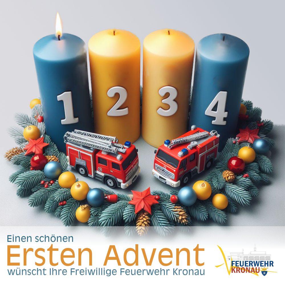 Adventskranz mit einer brennden Kerze. Der Adventskranz ist in blau, rot und gelb gehalten. Die Vier Kerzen stehe in der Mitte des Kranzes und zwei Feuerwehrfahreuge stehen vor den Kerzen.